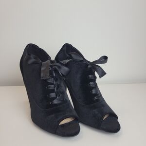 Black velvet heel satin laces coquette nwot